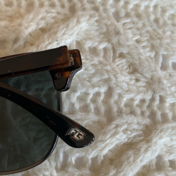 Foster Grant TruPolar Sunglasses - Picture 6 of 11